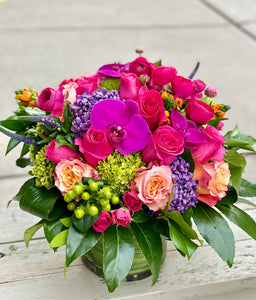 F59 - Modern Vase Arrangement (Hot pink ranunculus sold out, will substitute) - Flowerplustoronto