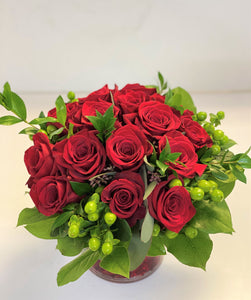 V9 - Classic Red Rose Arrangement - Flowerplustoronto