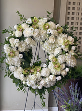 Load image into Gallery viewer, FNS33 - Classic White and Green Wreath - Flowerplustoronto
