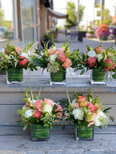 Load image into Gallery viewer, Peach and Ivory Centerpieces - Flowerplustoronto
