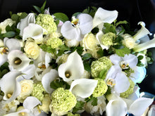 Load image into Gallery viewer, E27 - Lush White Feather Centerpieces - Flowerplustoronto

