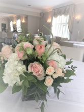 Load image into Gallery viewer, Watery Pastel Table Centerpieces - Flowerplustoronto
