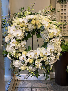 FNS36 - Modern White and Green Wreath with a Touch of Blue