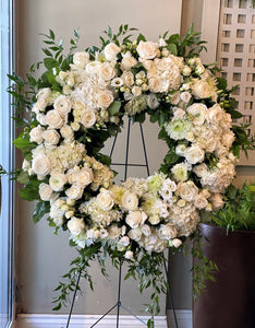 FNS35 - Lush White and Green Wreath