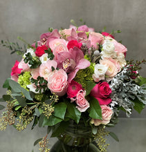 Load image into Gallery viewer, F97 - Lush English Garden Pastel Arrangement
