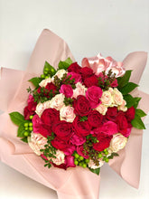 Load image into Gallery viewer, F271 - Rose Luxury Bouquet (No Vase)

