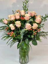 Load image into Gallery viewer, F51 - Classic Rose Arrangement (18 Roses) - Flowerplustoronto
